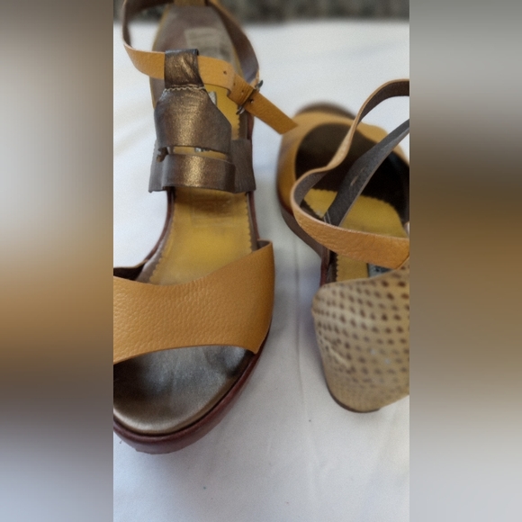 Shoes - Picture 2 of 5